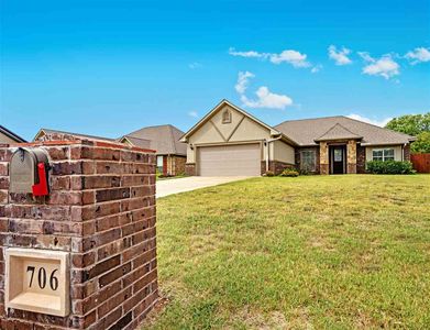 706 Meadow Ln, Cache, OK, 73527