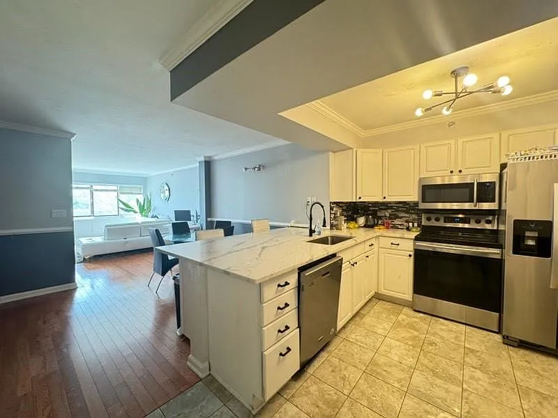 1 bed, 1.0 bath, 978 sqft, $1,800 — Photo 2