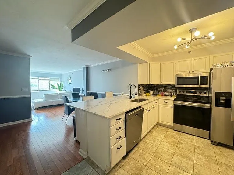 795 Hammond Dr #406 — Photo 2