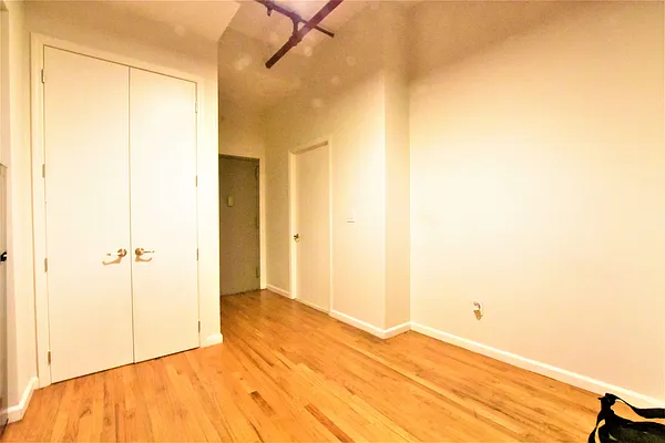 Rented by Clove Realty LLC | media 32