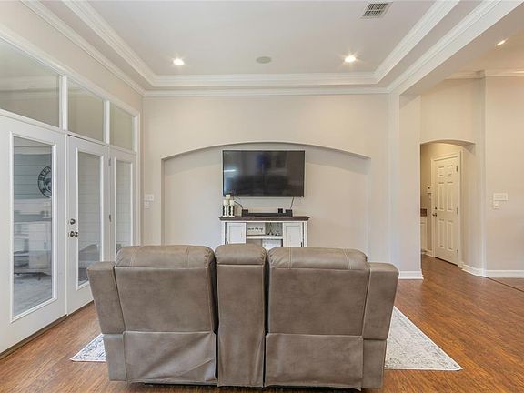 5th image of 226 Captain Hm Shreve Blvd