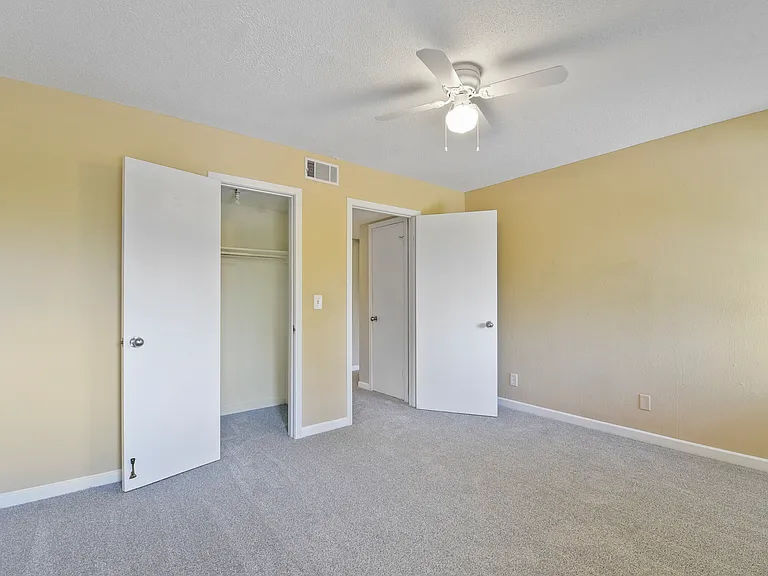40 Club House Dr #207 — Photo 9