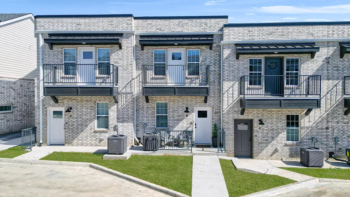 Floor plan Brickledge with Oversized 1-Car Garage