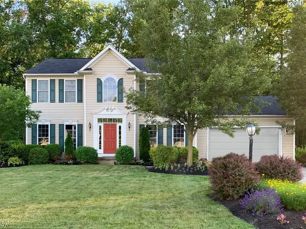 5056 Fitch Dr, Sheffield Village, OH 44054
