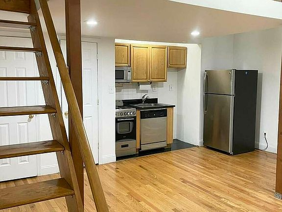 4th image of 181 Waverly Pl #1FW