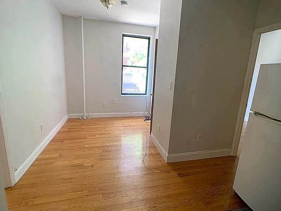 2nd image of 132 Thompson St APT 6