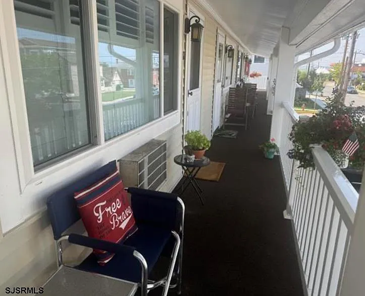 1 bed, 1.0 bath, $1,100 — Photo 2