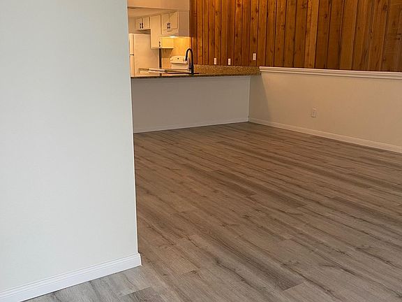 enter in to townhouse with beautiful accent wall