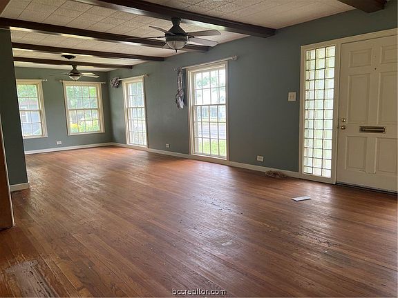 3rd image of 1002 E Washington Ave