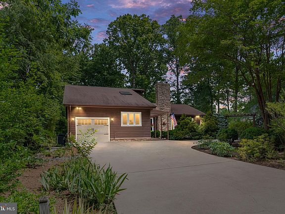 3rd image of 107 Nugget Dr