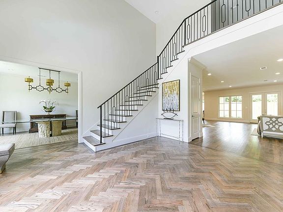 2nd image of 4106 Courtshire Dr