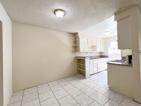 4th image of 1020 W Angeleno Ave #2