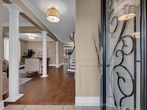 2nd image of 8 Shelter Bay Ct