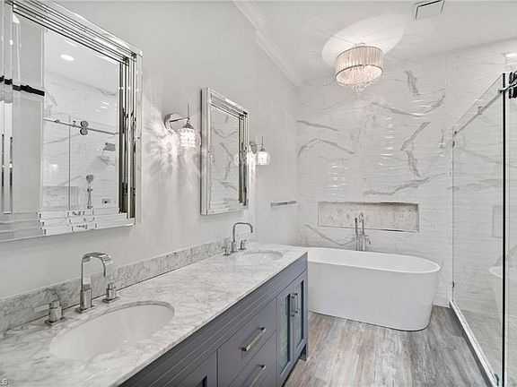 2nd image of 821 Vistana Cir #24
