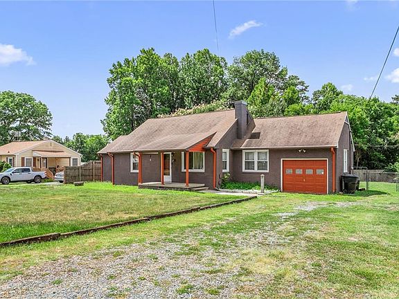 2nd image of 2442 Hoskins Rd