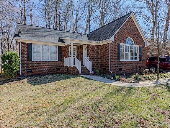 3rd image of 1253 Skyview Dr