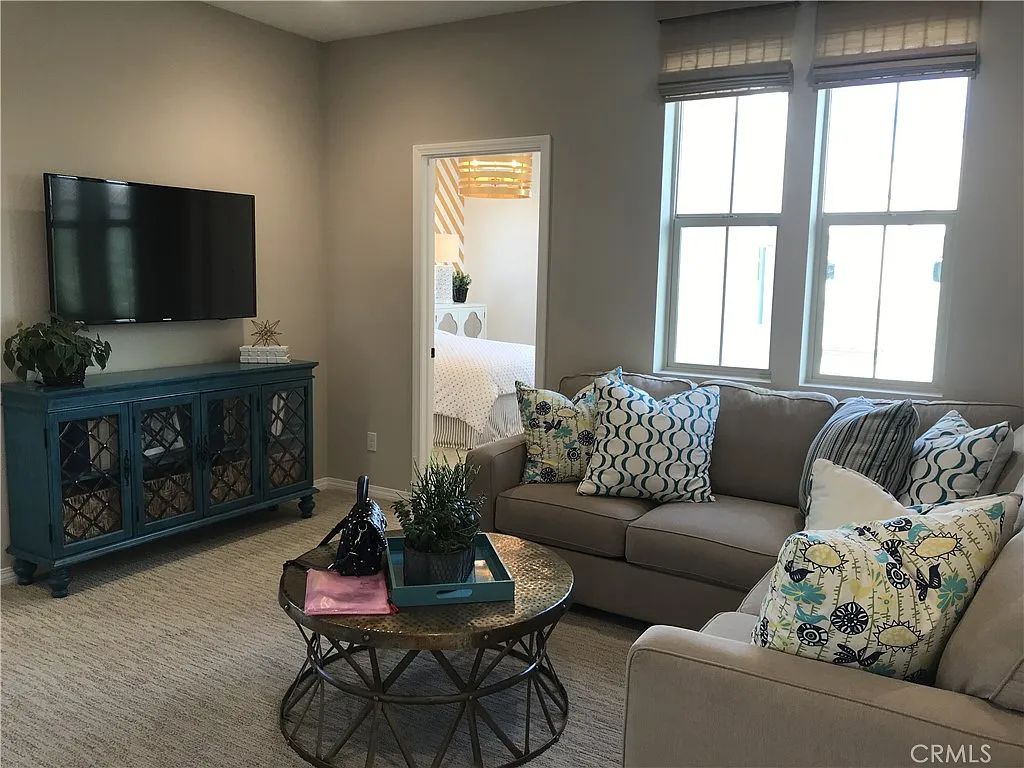 4 bed, 3.5 bath, 2340 sqft, $6,200 — Photo 4
