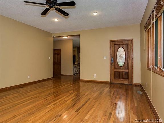 5th image of 590 Ravenwood Dr