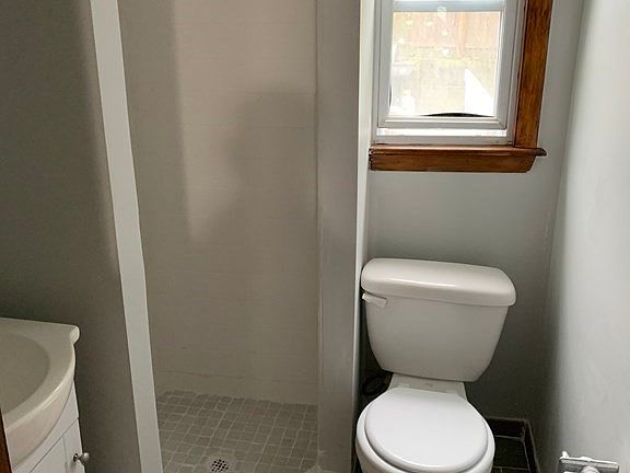 3rd image of 6 Parmenter Pl #A