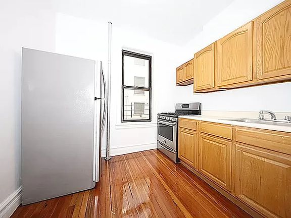 5th image of 3150 33rd St APT 7A