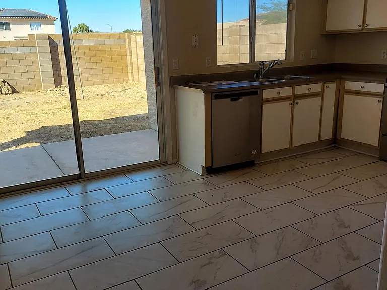 11922 N Olive St — Photo 5