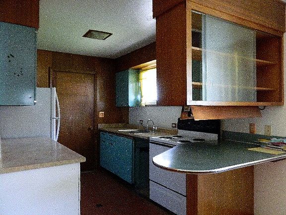 4th image of 1609 Raymond Dr