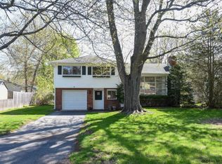 7 Greenock Rd, Delmar, NY 12054