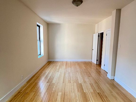 3rd image of 11880 Metropolitan Ave APT 4A