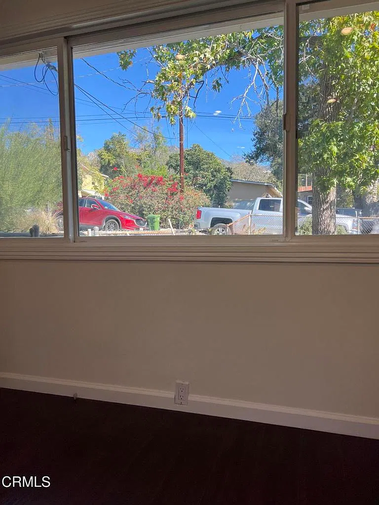 2 bed, 1.5 bath, 900 sqft, $3,300 — Photo 3
