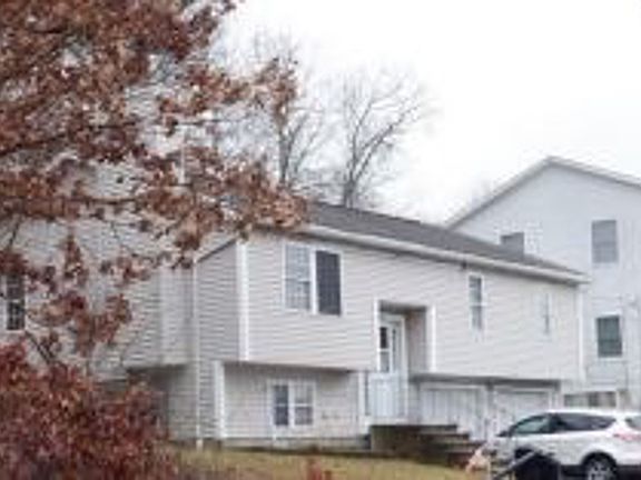 3rd image of 128 Brooks St