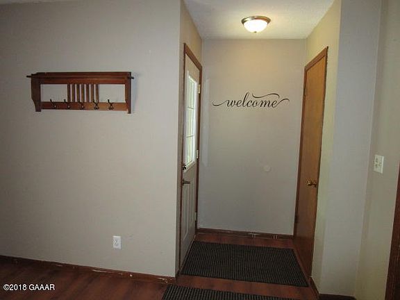 2nd image of 505 3rd St NE