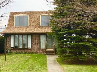 2913 Edgemere Dr, Rochester, NY 14612