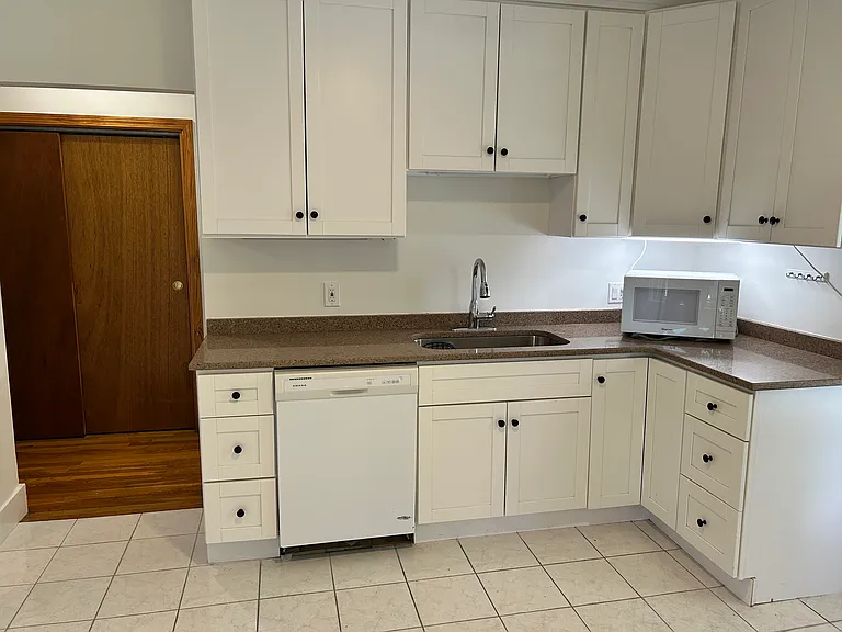 127 Brown St #3 — Photo 8
