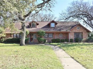 1913 McCleskey Ct, Fort Worth, TX 76112