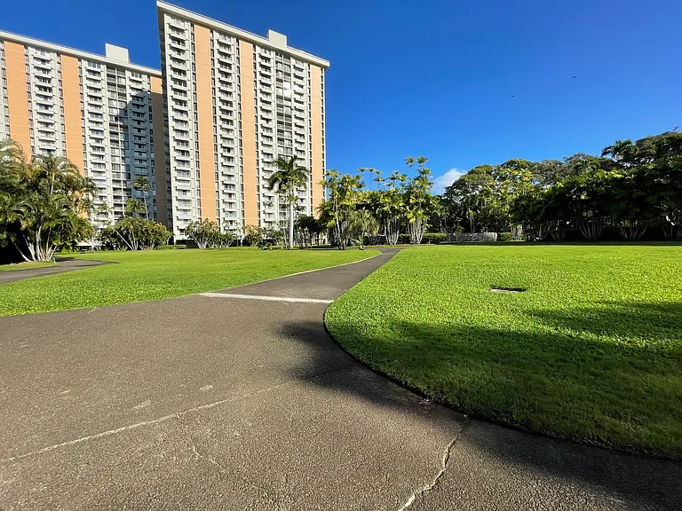 1511 Nuuanu Ave #136 — Photo 8