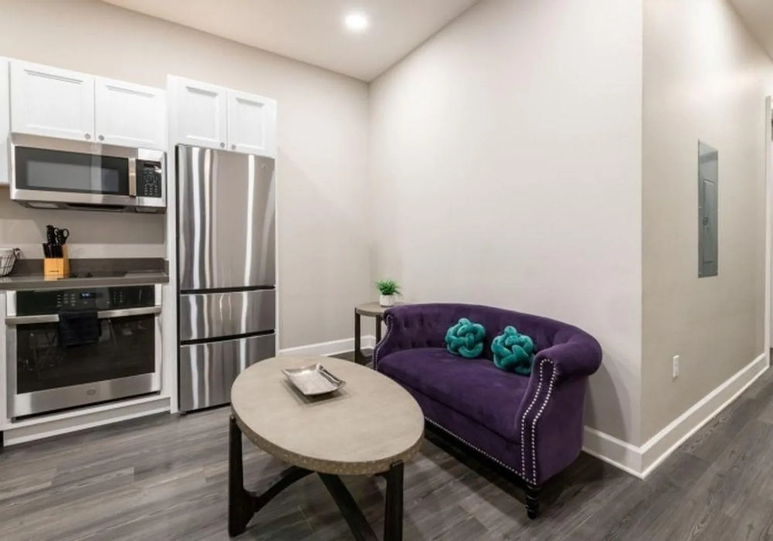 3 bed, 3.0 bath, 505 sqft, $10,710 — Photo 1