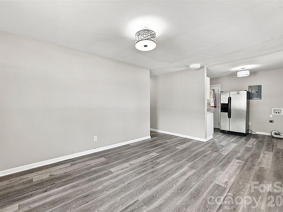 5th image of 305 Scoggins St