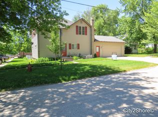 381 S Carroll St, Pentwater, MI 49449