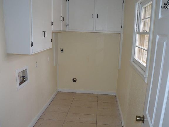 5th image of 309 W College St