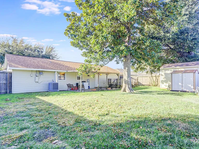 3811 Bennett Dr — Photo 23