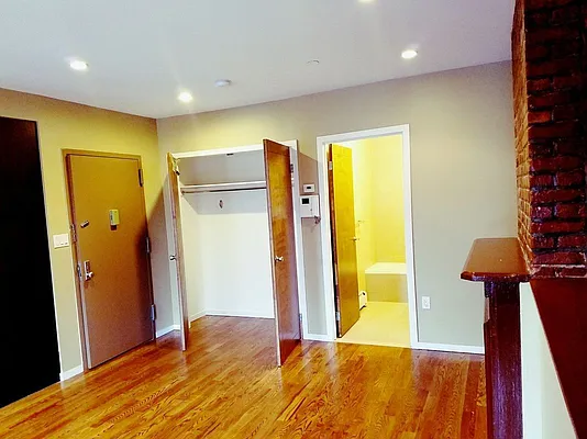 Rented by Nooklyn NYC LLC | media 11