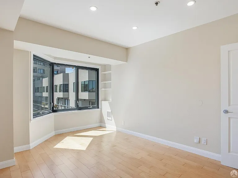 601 Van Ness Ave #406 — Photo 22