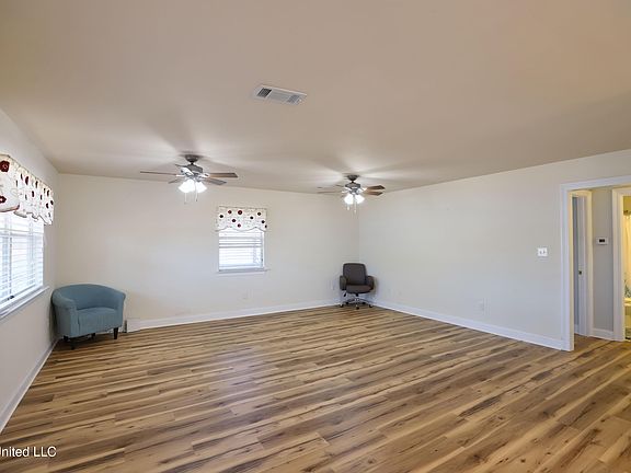 4th image of 99 Hummingbird Ln