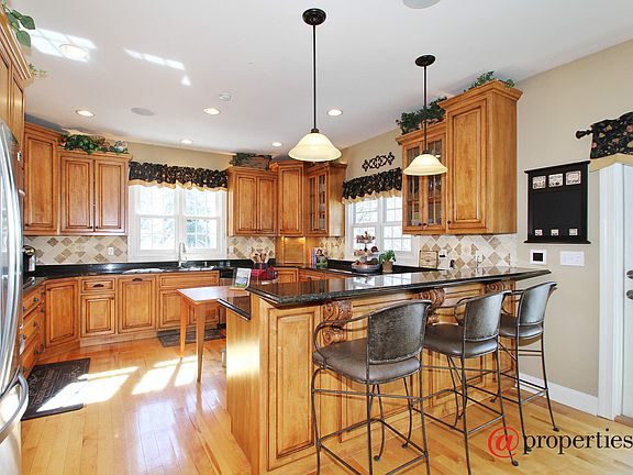 Bright and Sunny Kitchen