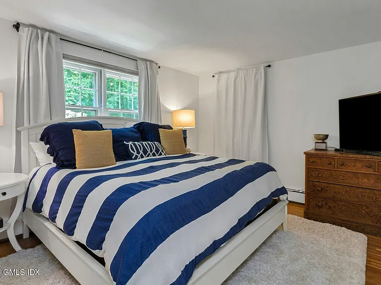 18 Cornelia Dr — Photo 14