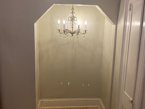 5th image of 312 College St APT 1