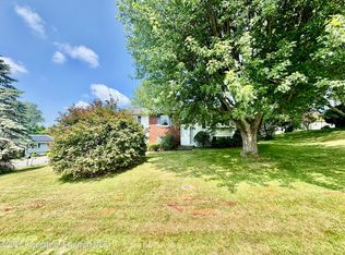 201 Appletree Ln, Clarks Summit, PA 18411