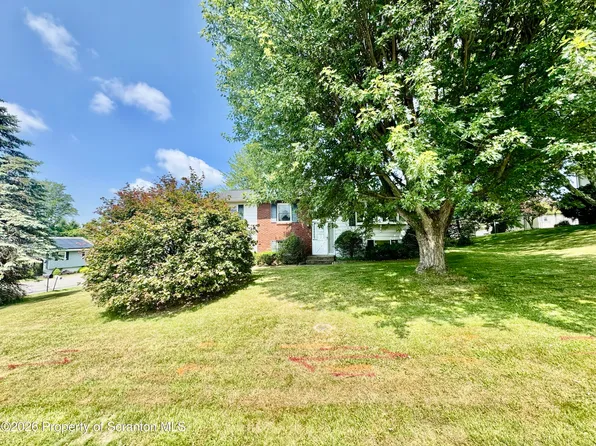 201 Appletree Ln, Clarks Summit, PA 18411