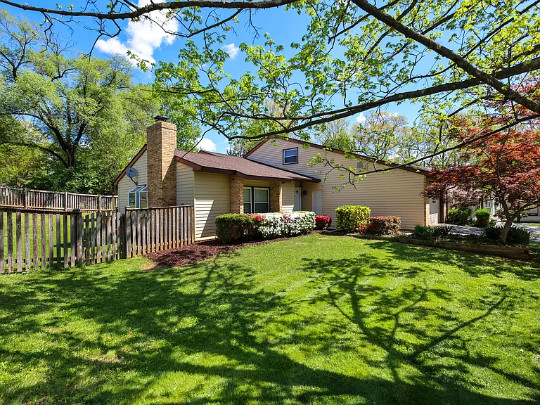 20 Running Brook Ln — Photo 42