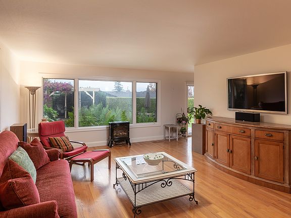 5th image of 22273 Bahl St
